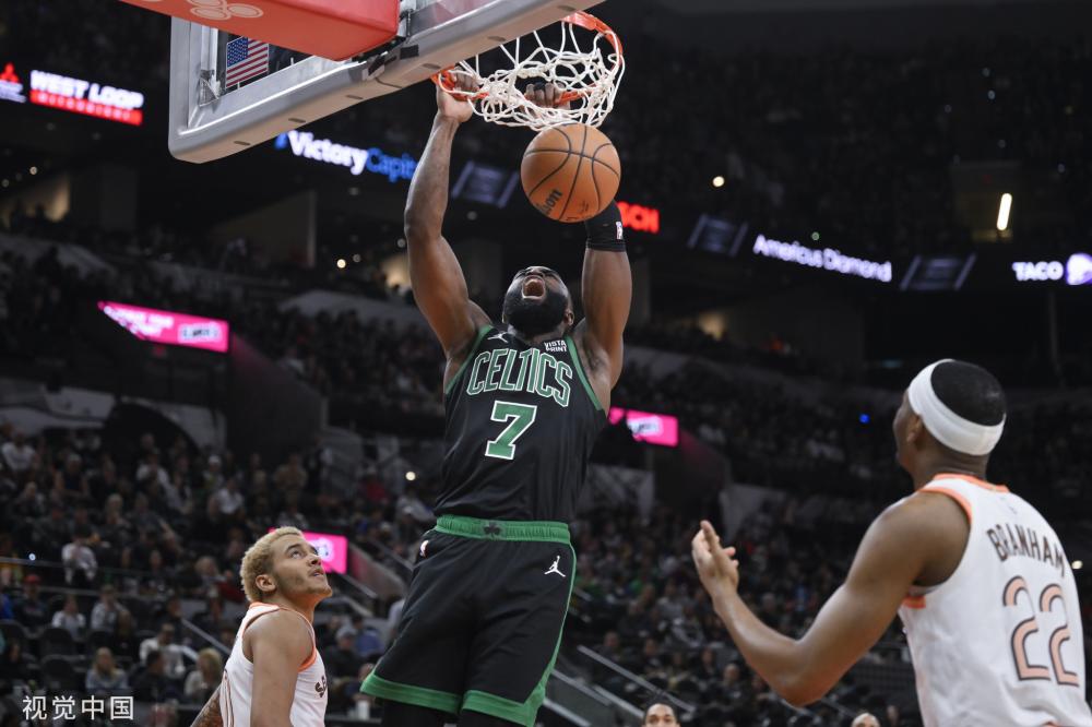 具攻击性的 具攻击性的